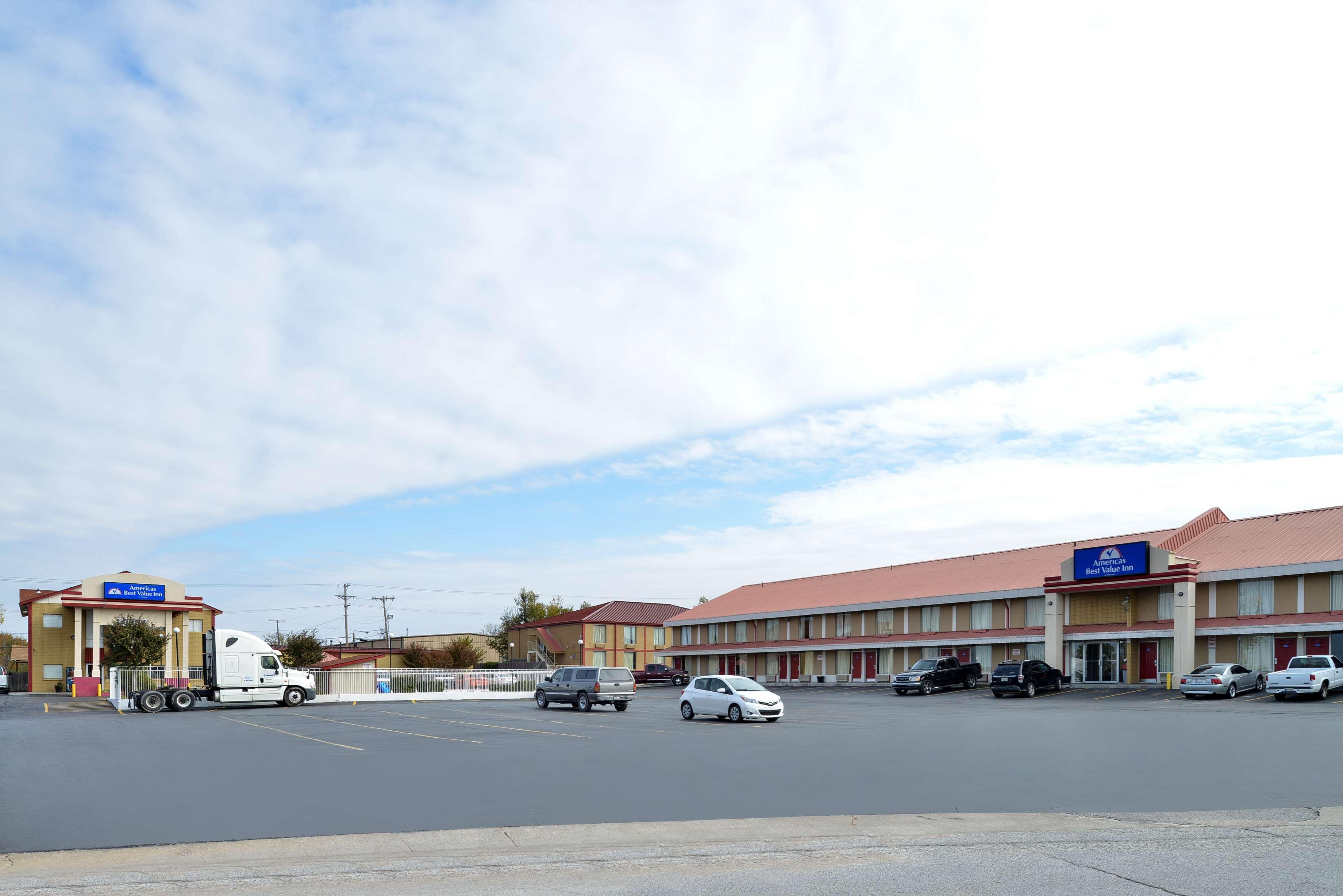 Americas Best Value Inn Tulsa I-44 Oakhurst Eksteriør bilde